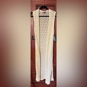 Crocheted sleeveless cardigan - Size M